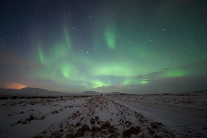 Northern Lights Small-Group Tour From Reykjavik with Hot Drink - Stop One Details: The Two-Hour Viewing Break in the Dark