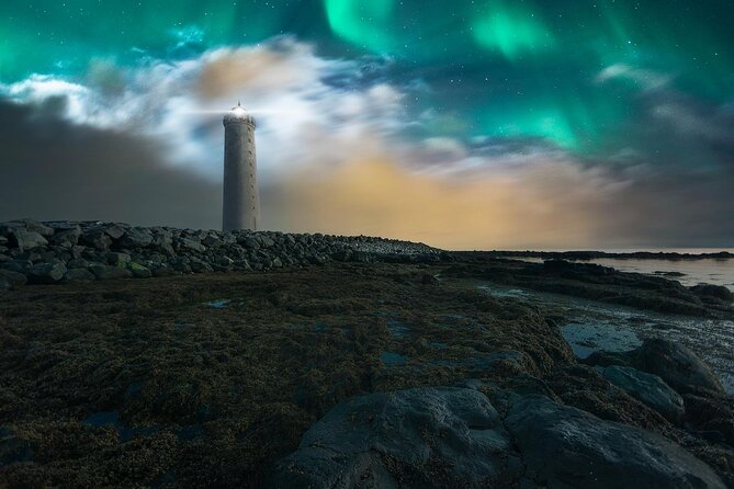 Northern Lights Small-Group Tour with Free Photos & Hot Chocolate - The 4-Hour Night Flow: Pickup, Drive Out, Then Play the Weather Game