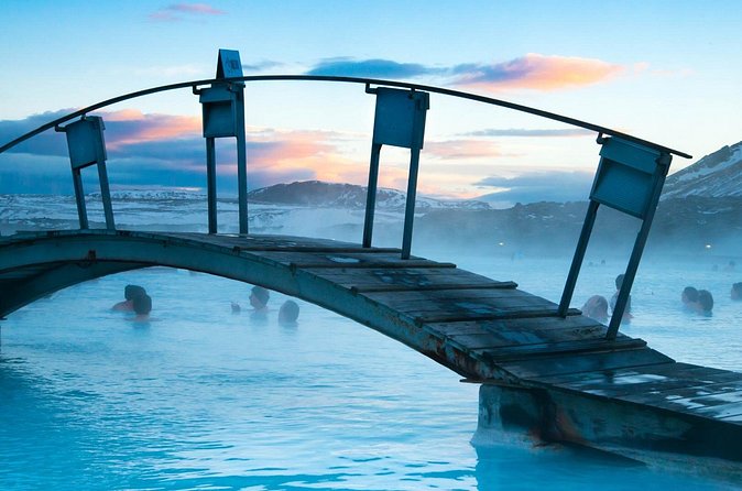 One-Way Private Transfer from Blue Lagoon to Reykjavik - Private vehicle choices for small groups (and why that matters)
