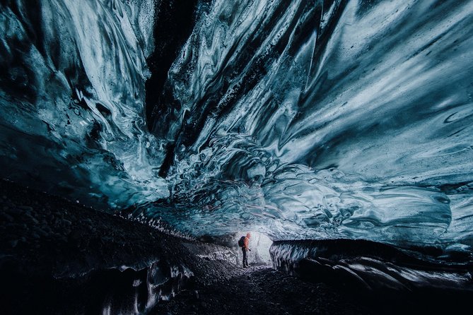 Private 2-Day Glacier Lagoon, Ice Cave and Northern Lights - Diamond Beach at Fellsfjara: icebergs plus black sand equals instant wow