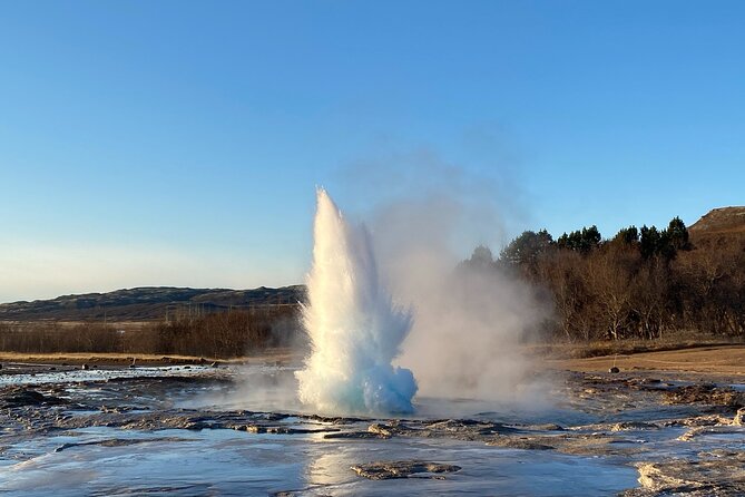 Private Golden circle and glacier super jeep tour from Reykjavik - Geysir and Strokkur, watching the timing of a natural special effect