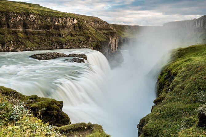 Private Golden Circle tour in a premium class car. - Private Golden Circle in a premium class car, starting with Reykjavik pickup