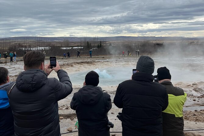 Private Guided Tour Golden Circle & Friðheimar Greenhouse Iceland - Stop 1: Þingvellir National Park and the tectonic plates you can see