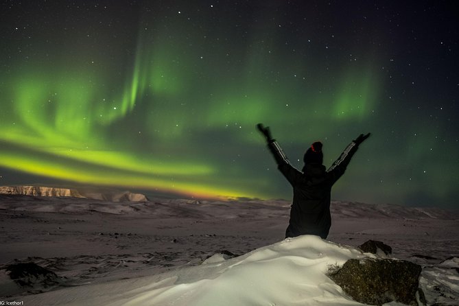 Private Northern lights with photographs - Photos that you actually want to keep: timing plus real help