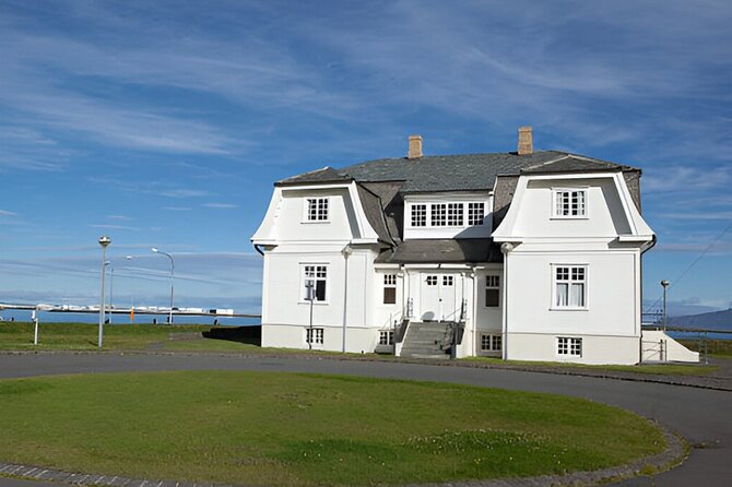 Private Reykjavik City Tour in Multi-Language Guide Options - Hallgrimskirkja: the Reykjavík view stop that pulls its weight