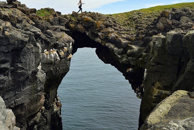 Private Snæfellsnes Peninsula day tour with 6+ Attractions - Stop 2: Kirkjufell Mountain, the Church Mountain, and Game of Thrones fame