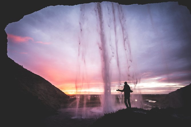 Private South Coast Fire and Ice: Glacier viewpoint & Lava Show - Waterproof gear, snacks, and what to wear for south coast weather
