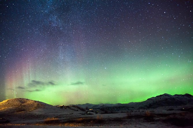 Private Super Jeep Northern lights hunt from Reykjavik - Photos under the lights: you get more than just a memory