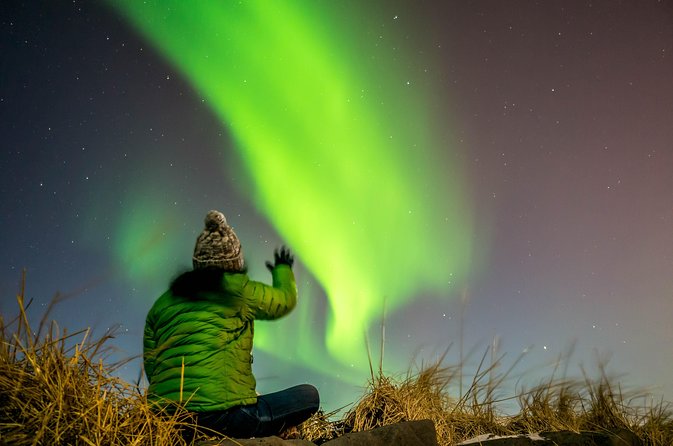 Private Super Jeep Northern lights hunt from Reykjavik - Why avoiding light pollution is your real superpower