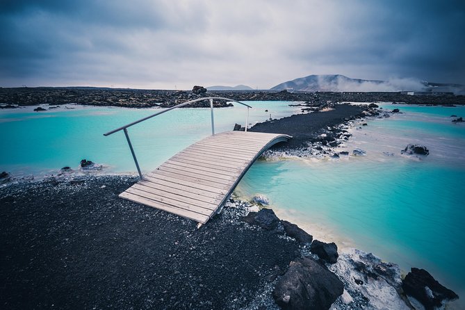 Private transfer Blue Lagoon relaxation round trip (entrance fee not included) - Door-to-door Reykjavik pickup, with real driver support