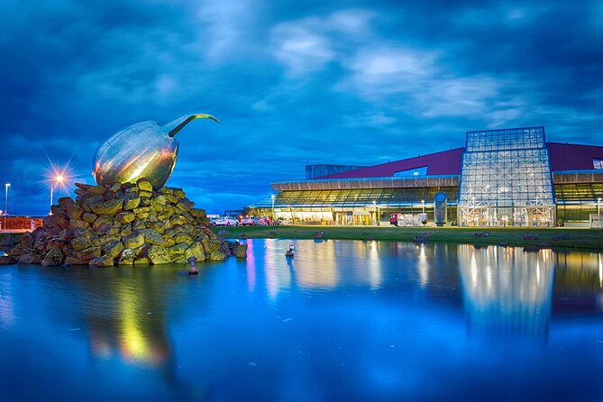 Private Transfer From Reykjavik to Blue Lagoon to KEF Airport - A private Reykjavik to Blue Lagoon to KEF airport plan that saves brain cells