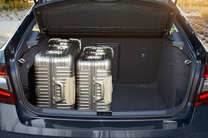 Private Transfer from Reykjavik to Reykjavik Airport KEF by Sedan - What happens when your chauffeur finds you (and when they cannot)
