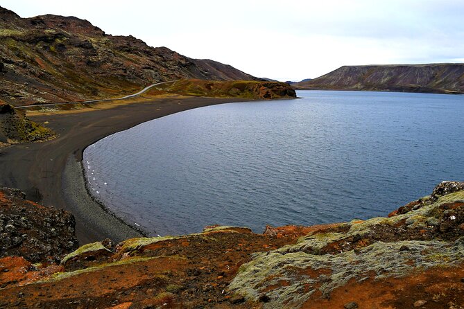 Private Transfer Reykjavik to Keflavik Airport - What Happens During the Ride: Comfort, WiFi, and Useful Conversation