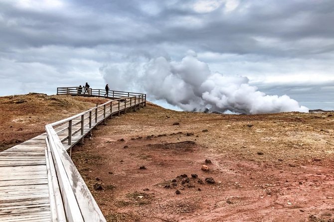 Reykjanes Peninsula Tour - Stop 4: Kleifarvatn Lake for steam, mythology, and the snorkel-diver angle