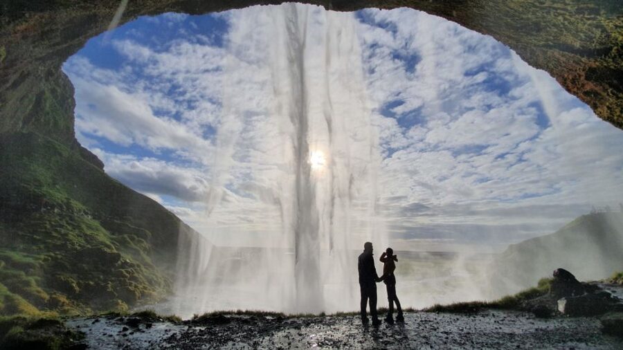 Reykjavík: 2-Day Tour with Icebergs, Glaciers & Waterfalls - Overnight in the Countryside: Room Setup and What You Can Expect