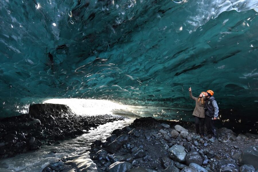 Reykjavik: 3-day South Coast and Golden Circle Experience - Day 3: Jökulsárlón glacier lagoon, Diamond Beach ice, and the 3-hour glacier hike with crampons