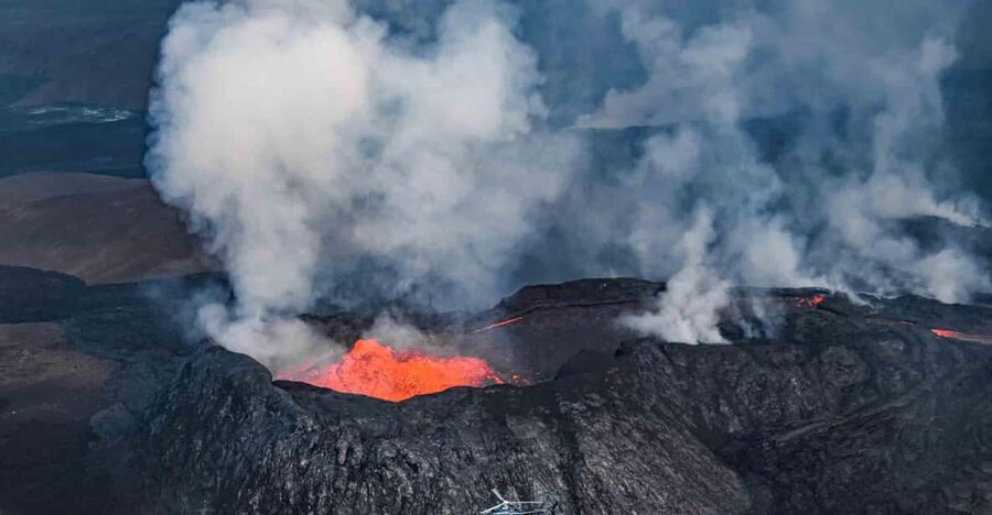 Reykjavik: 45-Minute Volcano Sightseeing Helicopter Tour - Stop 1: The Reykjavik base and a quick route briefing