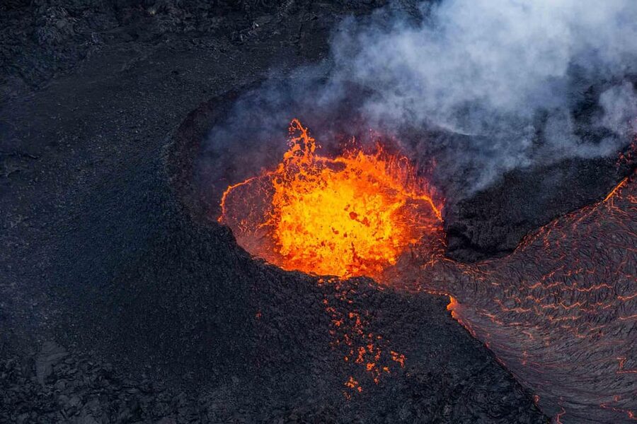 Reykjavik: 45-Minute Volcano Sightseeing Helicopter Tour - Price and value, what $624 per person really buys you