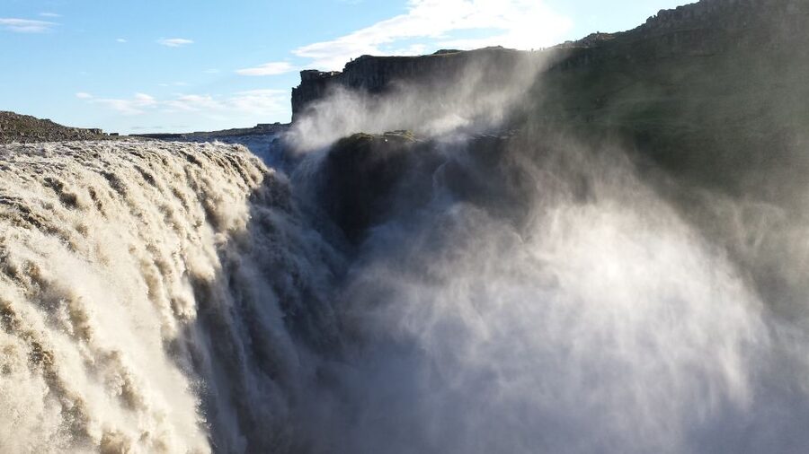 Reykjavik: 8-Day Small Group Circle of Iceland Tour - The guide makes or breaks a long Iceland drive