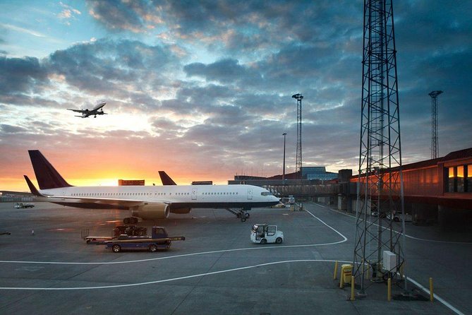 Reykjavik area to Keflavik Private Luxury Airport Transfer - From Reykjavik to Keflavik, but without the airport scramble