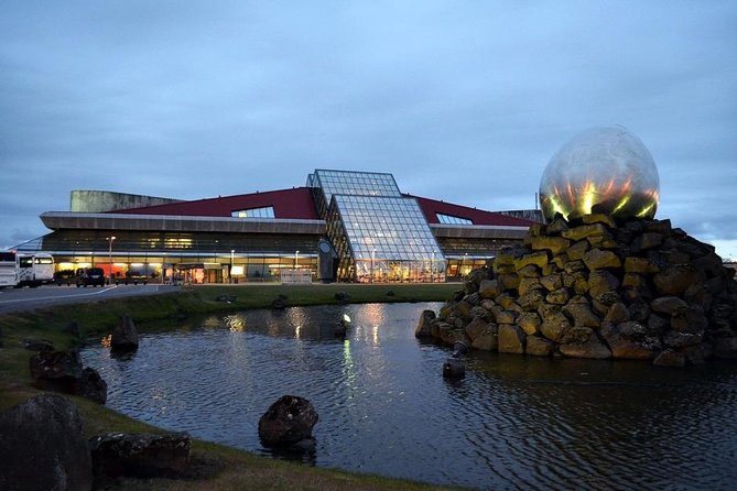 Reykjavik area to Keflavik Private Luxury Airport Transfer - The ride itself: what the 50-minute transfer feels like