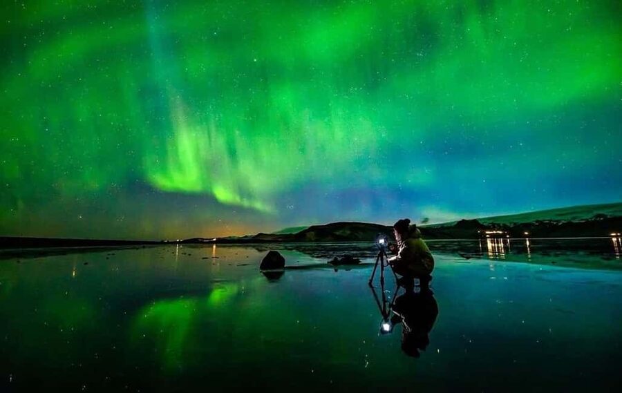 Reykjavik: Aurora Small Group 4x4 Northern Lights Adventure - The one-hour photo stop: your warm-up for better aurora shots
