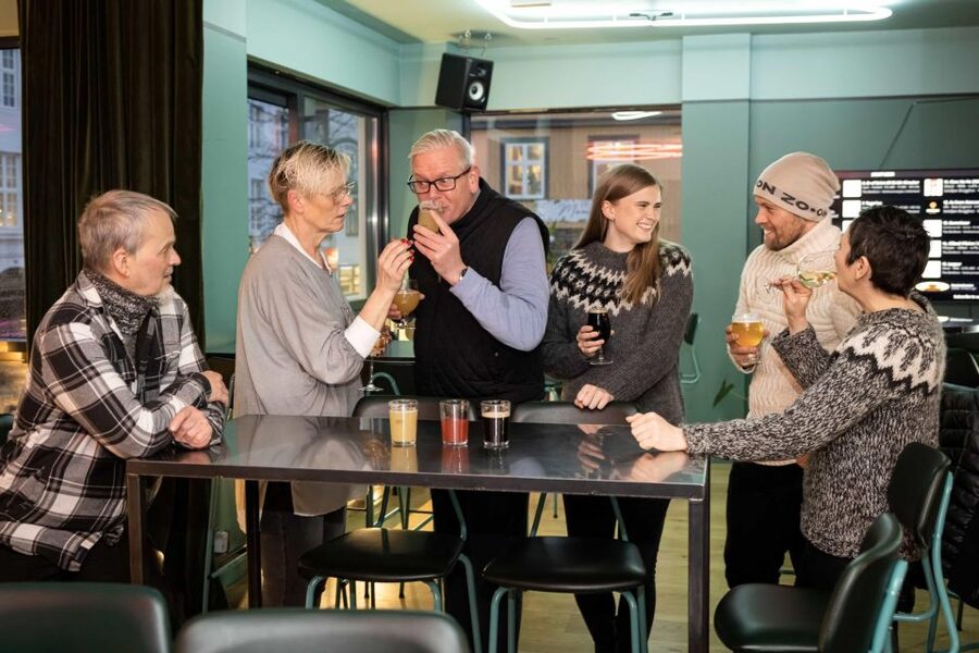 Reykjavik: Beer and Booze Tour - Ingólfstorg Square: a quick start before your first pour