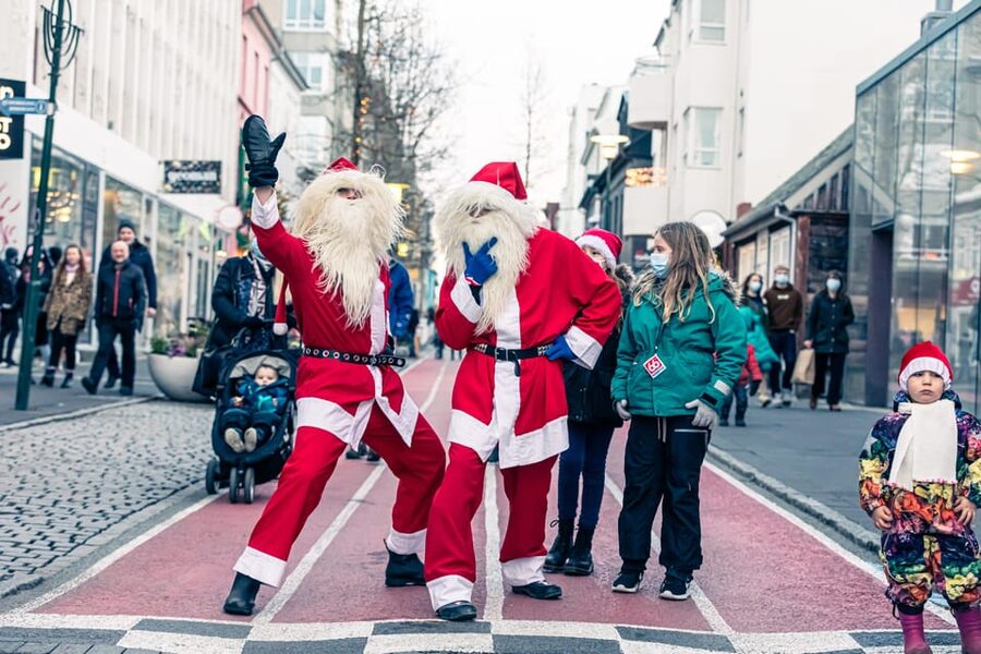Reykjavik: Christmas Food Tour with Tastings and Drinks - Little Christmas Store Stop and Your Locally Inspired Gift