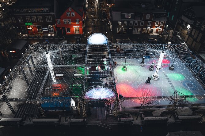 Reykjavik Christmas Walking Tour - Penninn Eymundsson: Icelandic Christmas books as real gifts