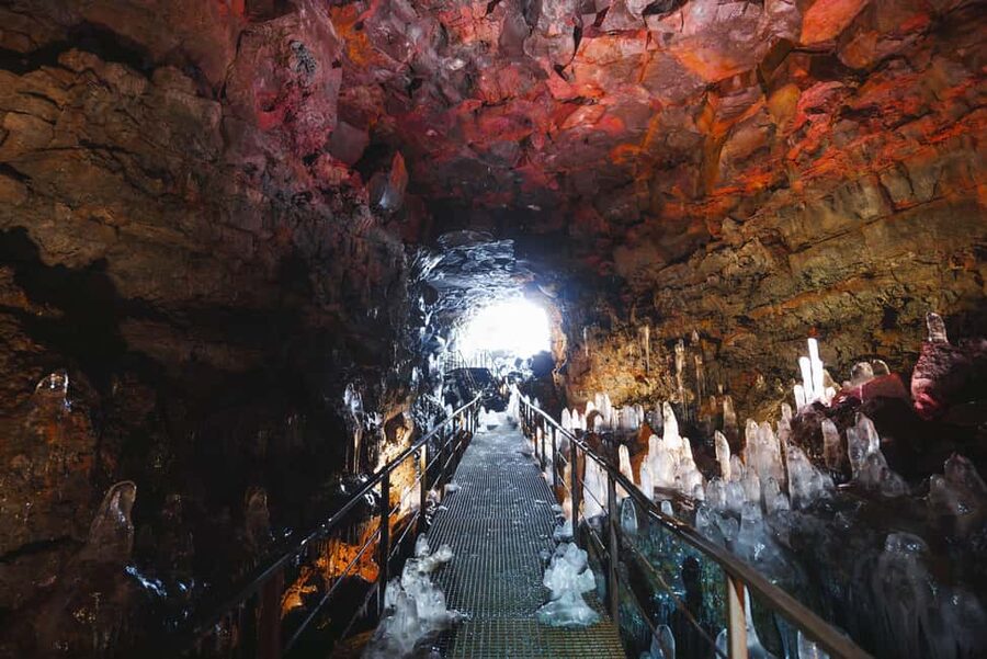 Reykjavik: Evening Lava Tunnel and Northern Lights Hunt - Raufarhólshellir lava tunnel: mineral colors under head torches