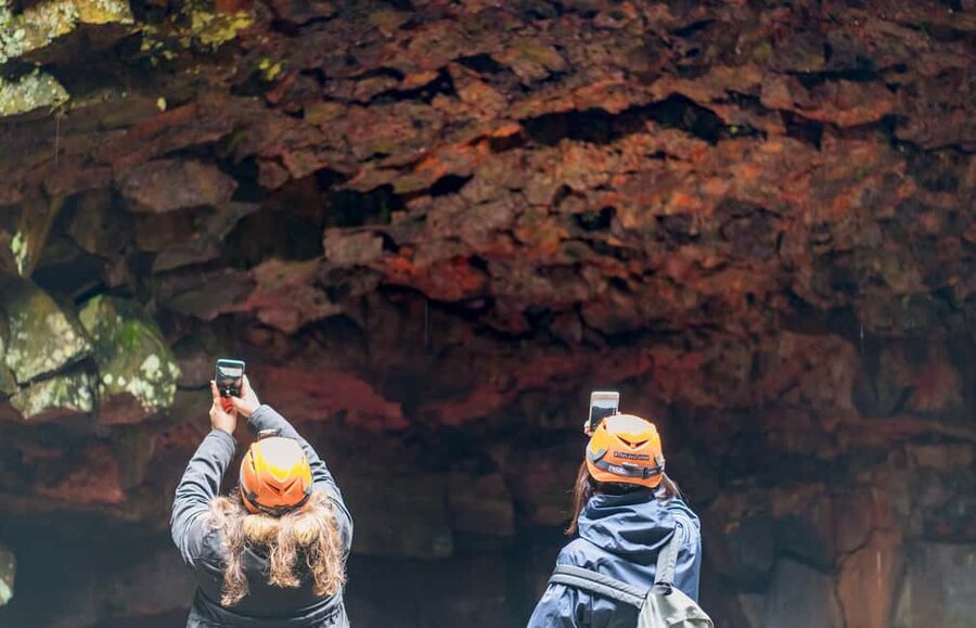 Reykjavik: Evening Lava Tunnel and Northern Lights Hunt - Why the included timing works (and what to watch for)