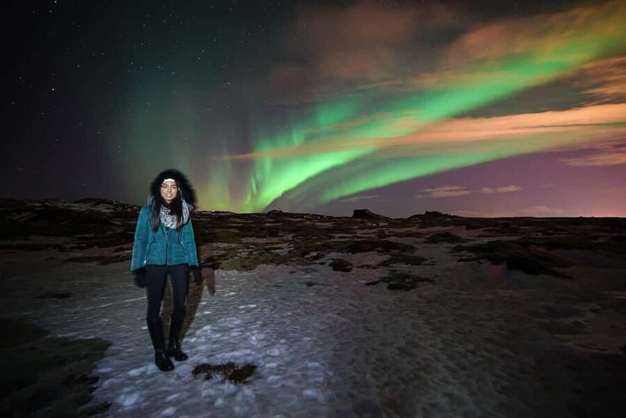 Reykjavik: Evening Lava Tunnel and Northern Lights Hunt - The Northern Lights hunt: blankets, hot cocoa, and real chasing