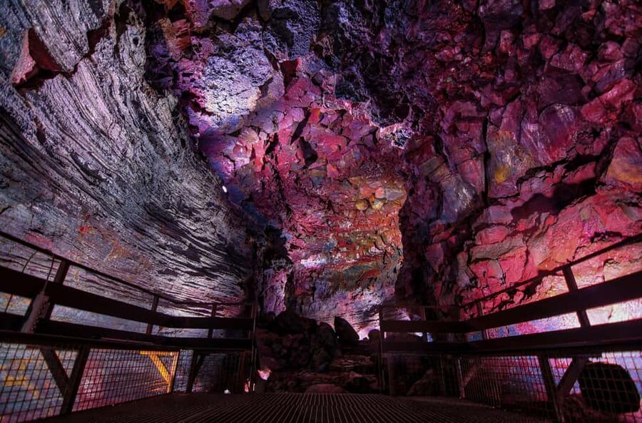 Reykjavik: Evening Lava Tunnel and Northern Lights Hunt - Photo help: getting your shot without turning into an expert