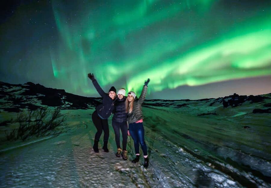 Reykjavik: Evening Lava Tunnel and Northern Lights Hunt - Getting from Reykjavík to the Blue Mountains, without stress