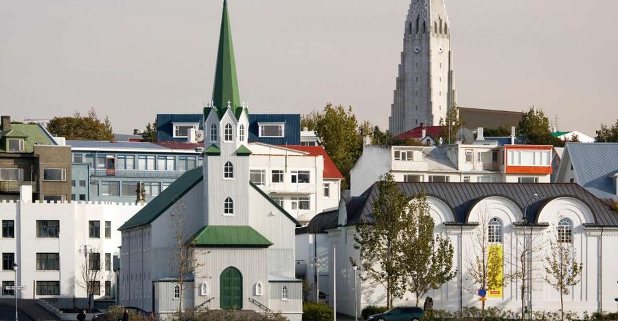 Reykjavik: Express Walk with a Local in 60 minutes - A 60-minute Reykjavik reset from major landmarks
