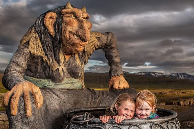 Reykjavik Folklore Walking Tour: Meet the Elves, Trolls & Ghosts of Iceland - Live entertainment and the guide factor: what makes it great