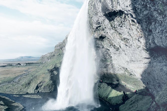 Reykjavik: Glacier Lagoon Boat Ride & South Coast Full Day Tour - Diamond Beach: The Black Sand Meets the Iceberg Sparkle