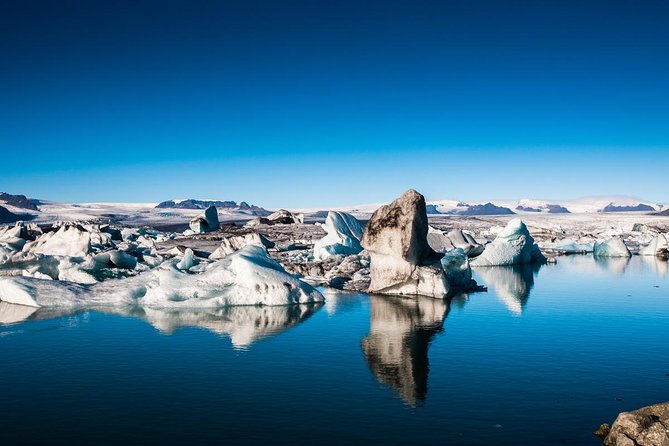 Reykjavik: Glacier Lagoon, Diamond Beach & South Coast Day Tour - Pickup, WiFi, and the coach reality (group size up to 65)