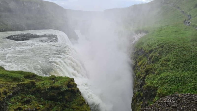 Reykjavík: Golden Circle, 2 Geysers & Geothermal Bakery Tour - Kerið crater: the clean, circular side of Iceland’s volcanos