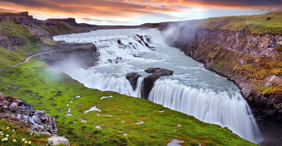 Reykjavík: Golden Circle Afternoon Tour - Thingvellir National Park: standing where law met geology