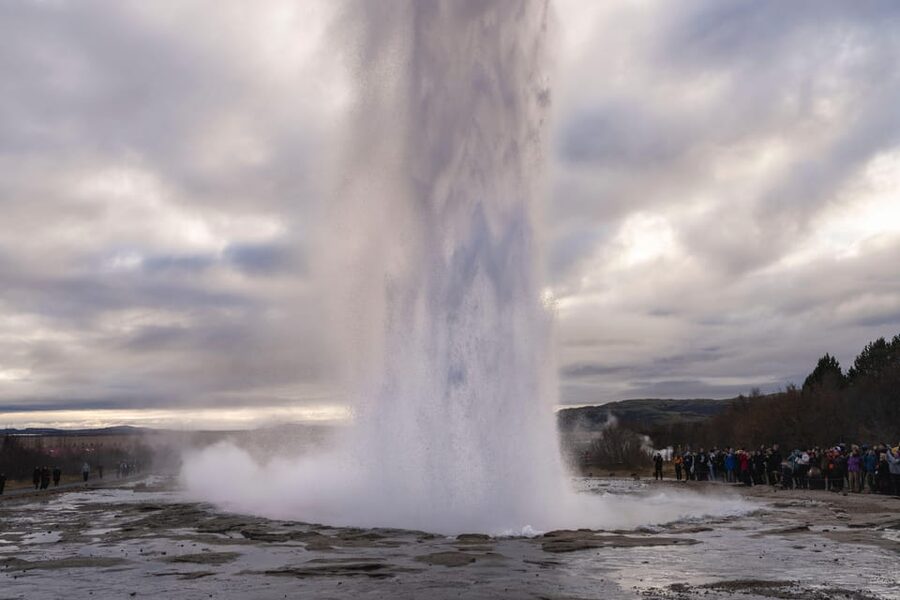 Reykjavík: Golden Circle and Silfra Snorkeling Combo Tour - Guides Make or Break the Day
