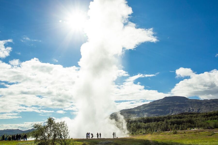 Reykjavik: Golden Circle Day Tour with optional Blue Lagoon - How the Bus Tour Feels: WiFi, Tablets, and USB Charging
