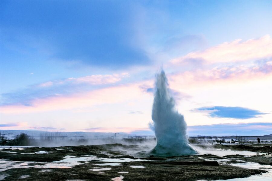 Reykjavik: Golden Circle Full-Day Tour with Kerid Crater - Þingvellir National Park: Walking a Rift Valley
