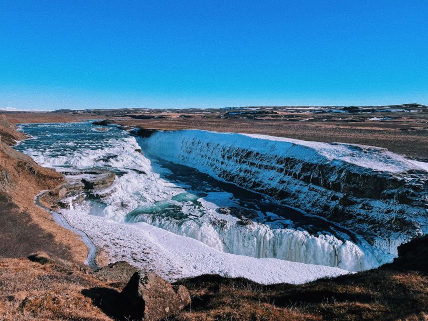 Reykjavik: Golden Circle, Geothermal Lagoon & Fridheimar - Secret Lagoon near Flúðir: lockers, heat, and why it is not always quiet