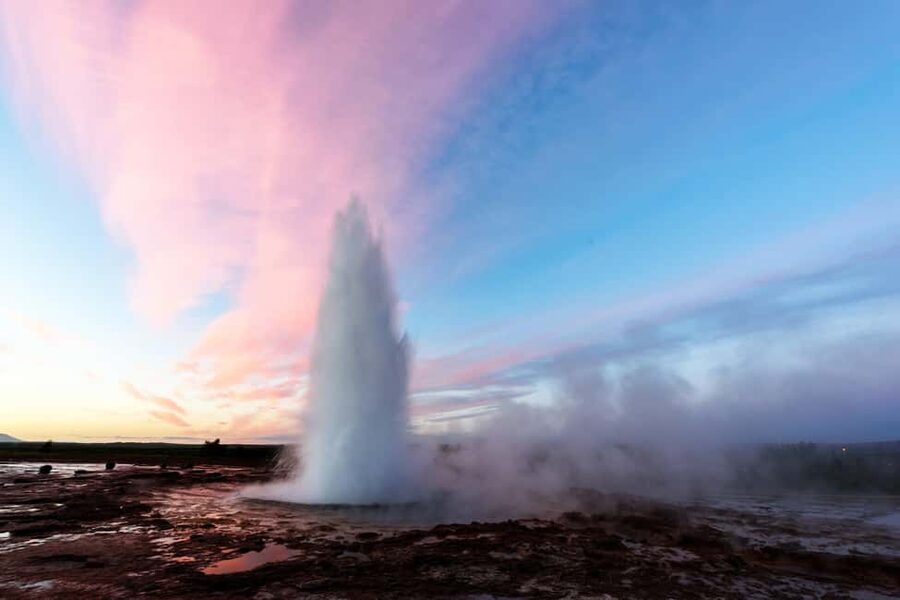Reykjavik: Golden Circle, Geothermal Lagoon & Fridheimar - Þingvellir National Park: where history and tectonics share the trail