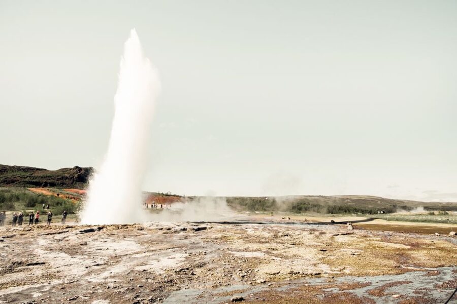Reykjavík: Golden Circle Minibus Tour & Blue Lagoon Transfer - Geysir area and Strokkur eruptions: plan your photos around timing