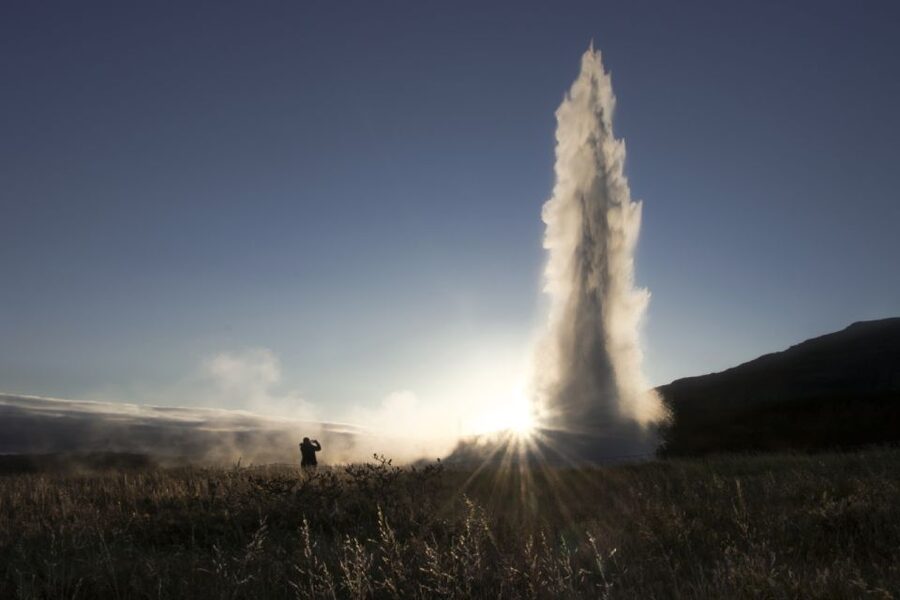 Reykjavik: Golden Circle, Tomato Farm and Kerið Crater Tour - Geysir and Strokkur: planning for eruptions that keep coming