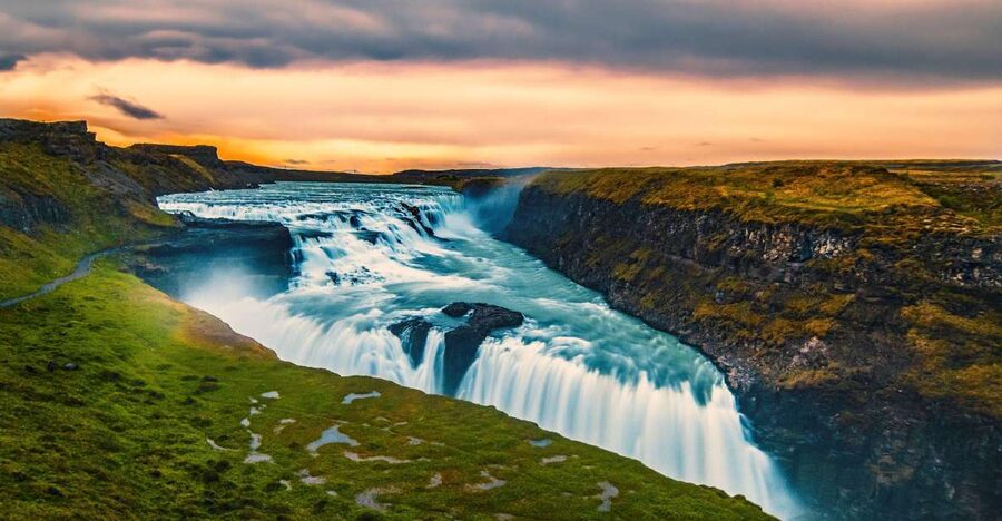 Reykjavik: Golden Circle, Tomato Farm and Kerið Crater Tour - Reykjavik pickup, start time, and what to wear all day