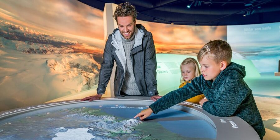 Reykjavík: Golden Circle Tour & Perlan Museum Tour - Golden Circle in 10 hours: what you gain, what you give up