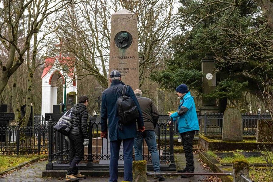 Reykjavik: Guided Folklore Walking Tour - Start at Hlöllabátar, then let the city talk back